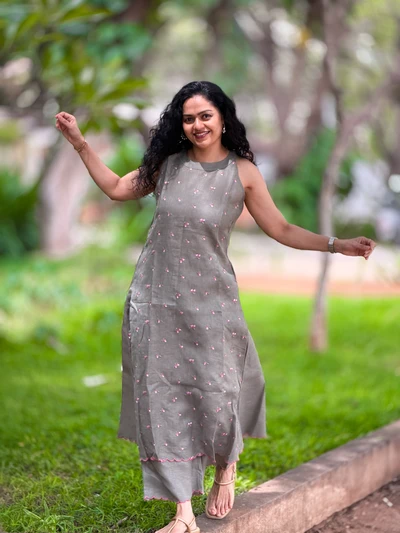 Rosebud Grey Embroidery Kurta Set